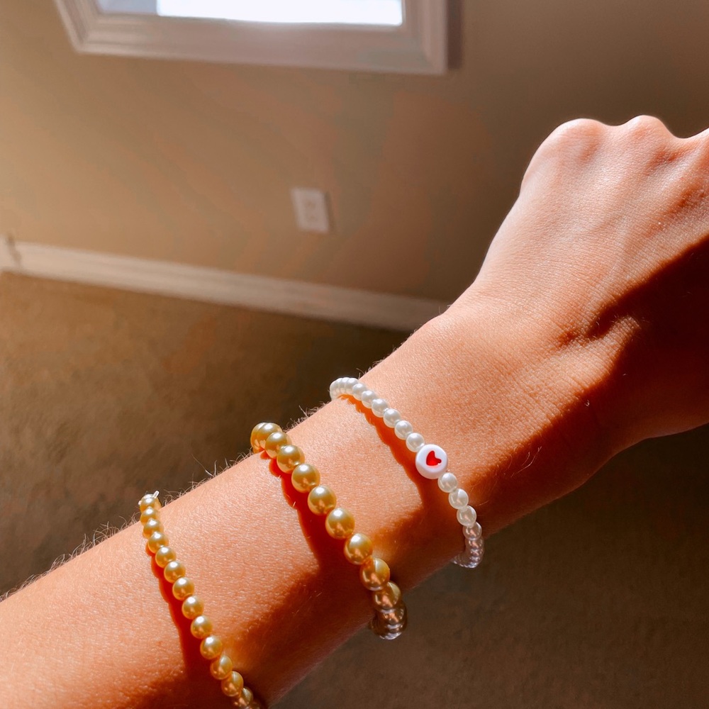 Pearl stackable bracelet from Gold and Honey jewelry - Picture 3 of 9